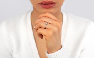 Zásnubný prsteň z bieleho zlata so zirkónmi Coletta IZ13187A