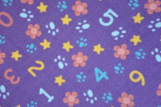 Metrážový koberec Čísla fialové (Detský koberec v metráži v)