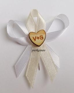 svadobné pierko - bielo krémové s dreveným srdiečkom - s iniciálmi - VZOR 1 (vzadu biela - vpredu krémová)