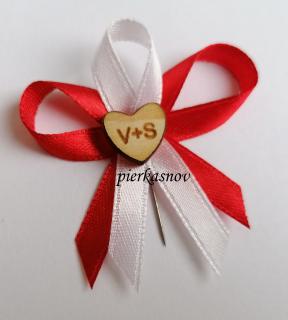 svadobné pierko červeno biele s dreveným srdiečkom - s iniciálmi - VZOR 2 (vzadu červená - vpredu biela )
