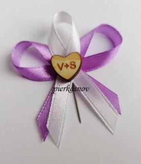 svadobné pierko fialovo biele s dreveným srdiečkom - s iniciálmi - VZOR 2 (vzadu fialová - vpredu biela )