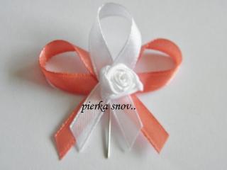 svadobné pierko oranžové /lososové s bielou ružičkou VZOR 2 (vzadu oranžová - vpredu biela)