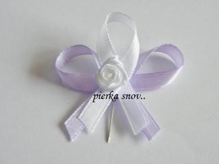 svadobné pierko svetlo fialové s bielou ružičkou VZOR 2 (vzadu svetlo fialová - vpredu biela)