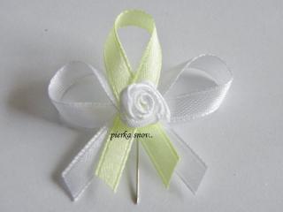 svadobné pierko svetlo zelené s bielou ružičkou VZOR 1 (vzadu biele - vpredu svetlo zelené )