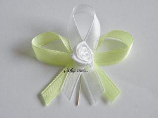 svadobné pierko svetlo zelené s bielou ružičkou VZOR 2 (vzadu svetlo zelené - vpredu biele)