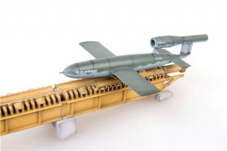 Germany WWII V1 missile with launch ramp, 1944 - 1:72 Modelcollect