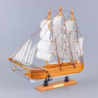 Plachetnica drevený model svetlo hnedo biela 40cm