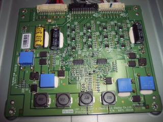PCLC-D901A  3PHGC10001A-R  6917L-0023A PANEL - LC320EUD z LED orava LE-820A61B (Používaný 100% funkčný.)