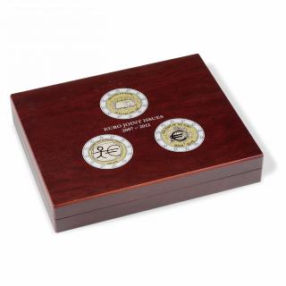 Kazeta VOLTERRA TRIO de Luxe, 2 euro mince 2007-2009-2012, mahagon (HMK3T2EUJI) (VOLTERRA TRIO de Luxe presentation case for European 2-euro commemorative coins 2007-2012)