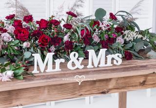 Drevený nápis Mr &amp; Mrs - biely