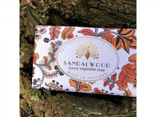 English Soap Company Tuhé mydlo  Santalové drevo, 190g (S vôňou santalového dreva, korenia, smreka, pomarančových kvetov a tabaku)
