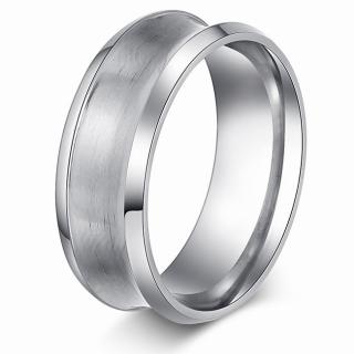 Obrúčka z ocele, matný stredový pás, strieborná farba, sedlový tvar Rozmer prsteňa: 54
