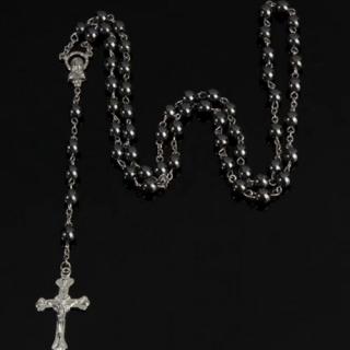 Ruženec na s lesklým krížom, Ježíš Kristus, lesklé kovové koráliky