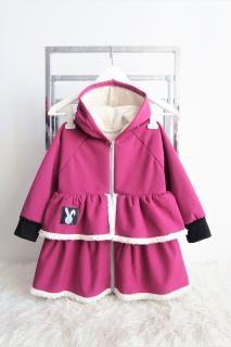 Pískací softshellový dvojvolánový kabát s chĺpkovým rubom - purpur Veľkosť: 3-4 roky