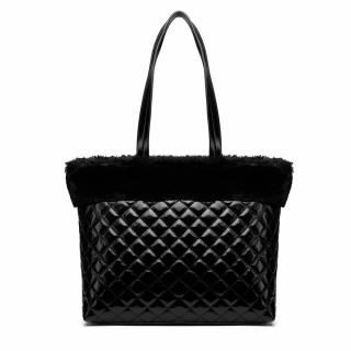 Lesklá elegantná kabelka s kožušinou - čierna
