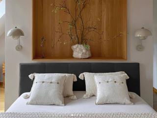 Čalúnená manželská posteľ s úložným priestorom Ingrit - grafit Rozmer: 140x200