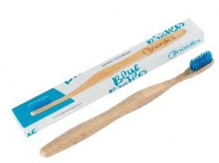 NORDICS Bambusová kefka na zuby modrá pre dospelých