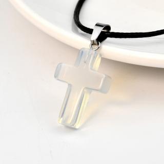 Náhrdelník krížik v bielom prevedení crystal s nastaviteľnou dĺžkou 45 + 5 cm