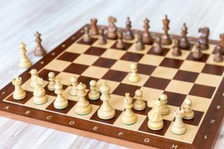 Drevená šachová súprava CLASSIC s javorovou šachovnicou MAXI