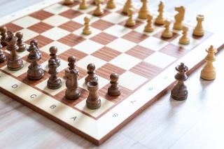 Drevená šachová súprava mahagón PROFESIONÁL 3