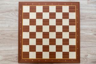 Drevená šachovnica Caissa LUX stredná Farba: Čerešňová farba