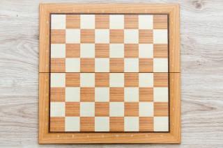 Drevená skladacia šachovnica stredná