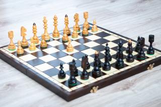 Drevené šachy Čerešňové