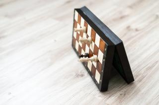 Magnetické drevené šachy turnajové