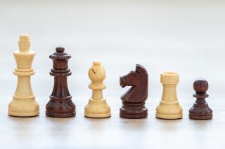 Náhradné drevené šachové figúrky Staunton Figúrky: Biela veža