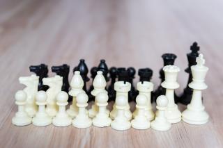 Náhradné šachové figúrky Staunton stredné Figúrky: Biely strelec