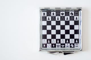 Príručné zrkadielko šachovnica