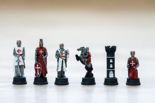 Šachové figúrky Križiaci