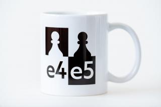 Šachový hrnček e4e5