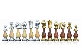 Zlato-strieborné orientálne šachové figúrky