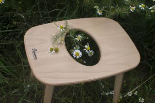 Komplet výbava na ženskú bylinnú náparku - Steamy Obsah: drevená stolička Gazelle + naparovací plášť + ľanové vrecko na bylinky