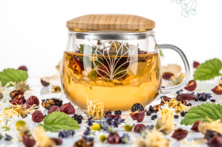Sklenená šálka na čaj  Angelica  so skleneným sitkom - FLAŠKA
