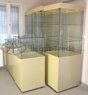 SBPS Výstavná vitrína s preskleným korpusom a podstavcom Název: rozmer: 50 x 50 x 60+120cm
