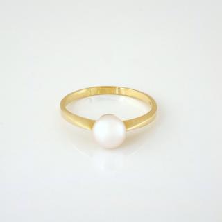 Zlatý prsteň so sladkovodnou perlou plm13