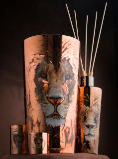 LADENAC Africa Lion DELUXE vonná sviečka (8 500 g)