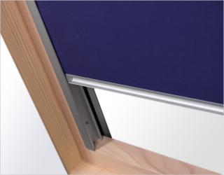 Úplne zatemňujúca modrá roleta pre strešné okno Dakstra rozmer: M8A 78x140 cm