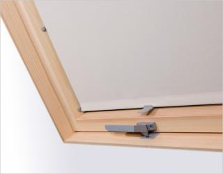 Zatieňujúce béžové rolety pre strešné okná Dakstra rozmer: C2A 55x78 cm