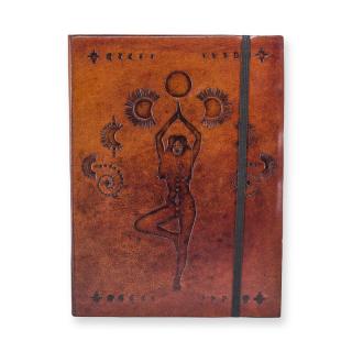Zápisník kožený stredný s gumičkou  Vesmírna Bohyňa 20,5 x 15,5 cm