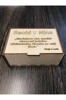 Darčeková drevená krabička pre novomanželov