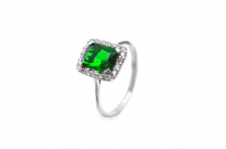 Elegantný prsteň z bieleho zlata s ústredným zeleným zirkónom  +servis + krabička, darček Dámska veľkosť: 56