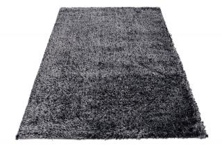 Čierny plyšový jednofarebný koberec Chevron Rozmer: 240x330 cm