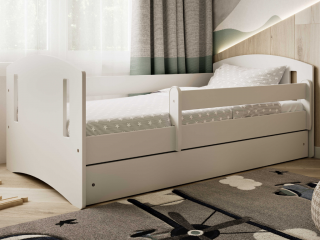 Biele detské jednolôžko CLASSIC s plnými čelami Zvoľte rozmer: 80x140 cm, Zvoľte matrac: Penový matrac, Zvoľte šuplík: So šuplíkom