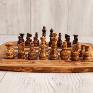 Drevený šach 40 x 40 cm z olivového dreva