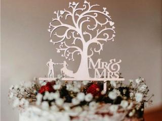 Svadobný pár NEVESTA A ŽENÍCH - drevený zápich Variant: pod stromom Mr & Mrs