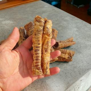 OGF Hovädzí hrtan trachea priedušnica kolagénový sušený snack pamlsok pre psov Váha: 1 kg, Rozmer: 10-15 cm