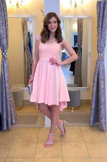 Elegantné svetlo-ružové šaty s krajkou